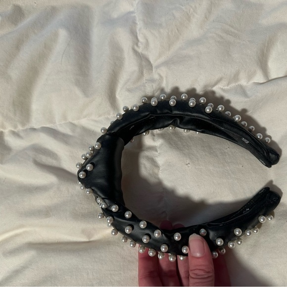 Lele Sadoughi Black Headband with Pearl Embellishments